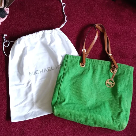 Michael Kors Green Shoulder Bag - Picture 13 of 14